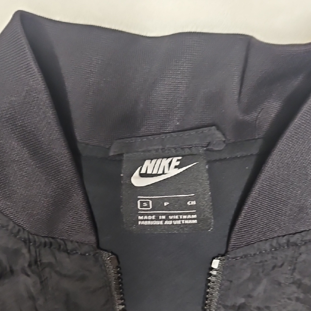 Nike Woven Bomber Jacket Black Full Zip Mens Size Small EUC - Picture 3 of 7